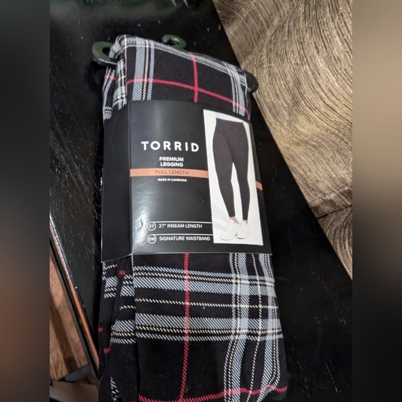 Torrid Full-Length Signature Legging midnight plaid Size M-L or 3x - Picture 5 of 7